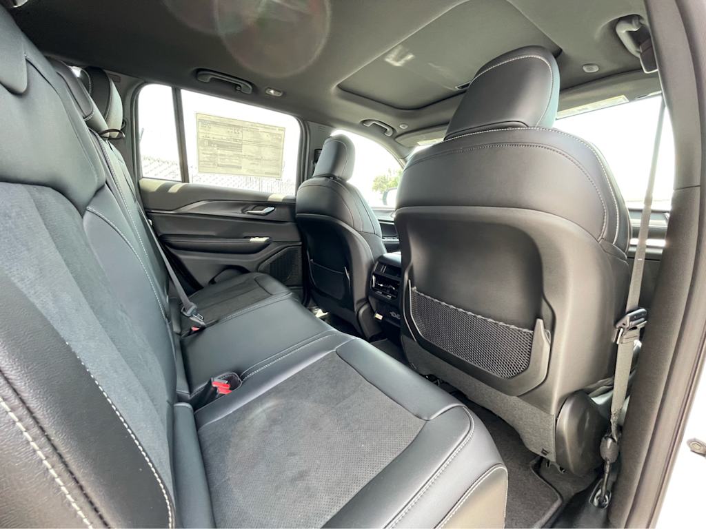 Thumbnail: 2025 Jeep Grand Cherokee - 28