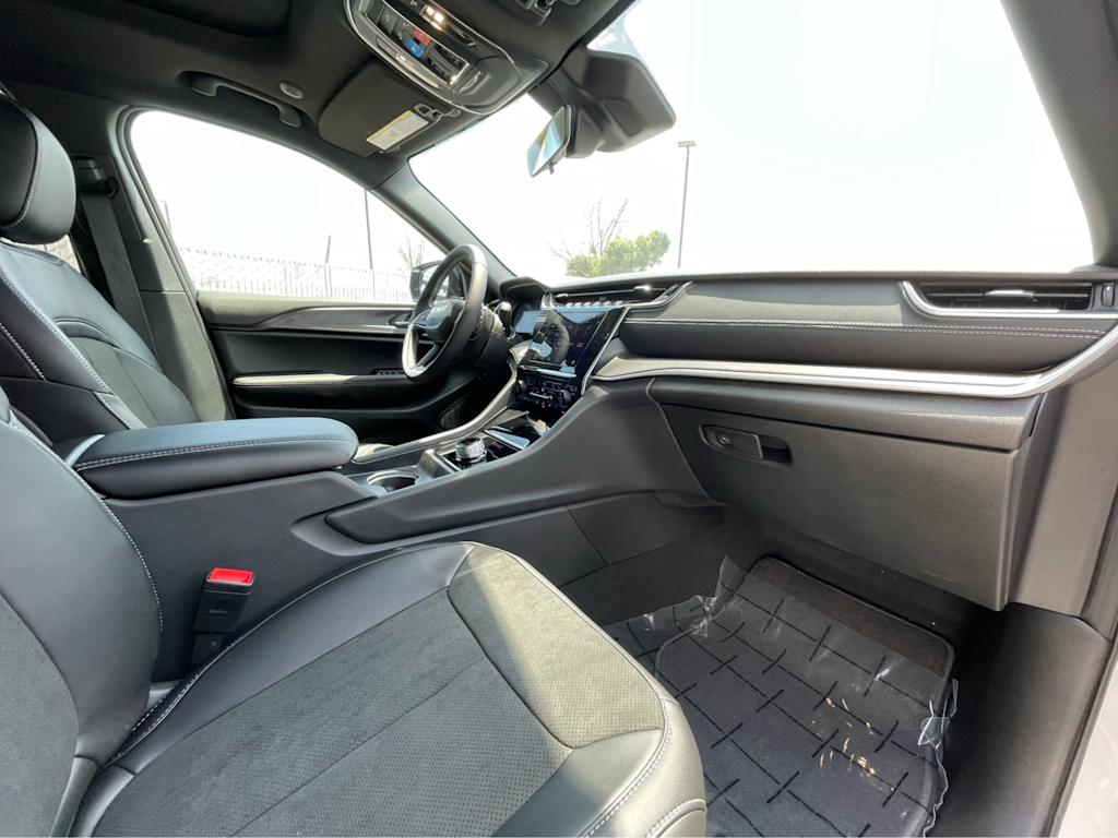 Thumbnail: 2025 Jeep Grand Cherokee - 13