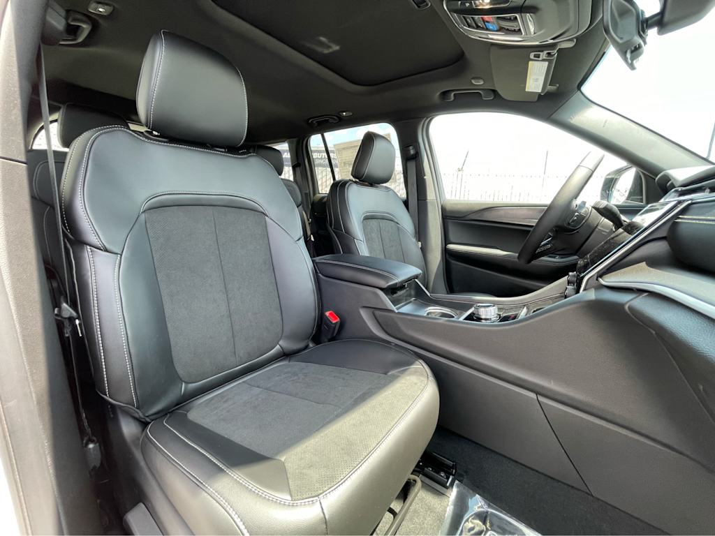 Thumbnail: 2025 Jeep Grand Cherokee - 10