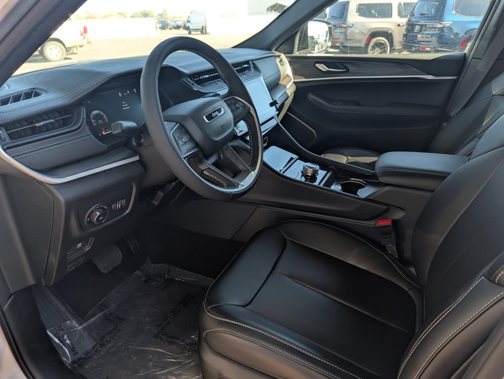 Thumbnail: 2026 Jeep Grand Cherokee - 8