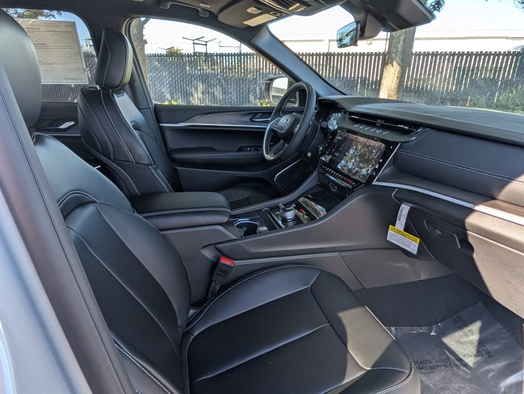 Thumbnail: 2026 Jeep Grand Cherokee - 25