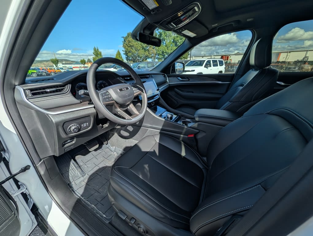 Thumbnail: 2026 Jeep Grand Cherokee - 2