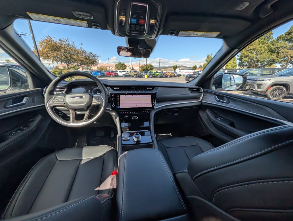 Thumbnail: 2026 Jeep Grand Cherokee - 9