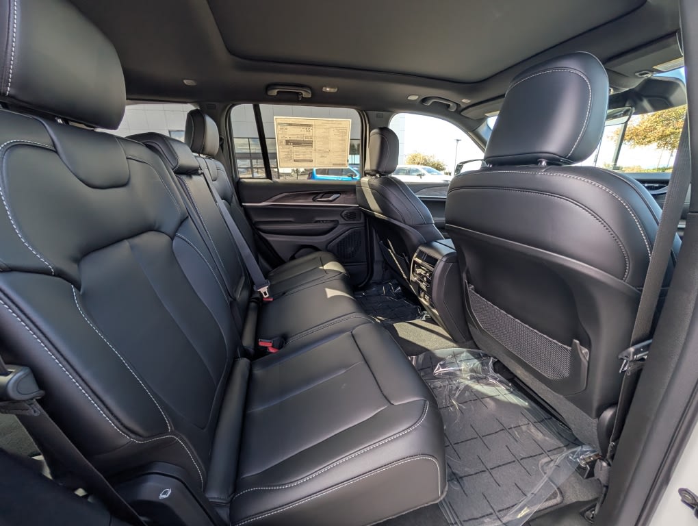 Thumbnail: 2026 Jeep Grand Cherokee - 12
