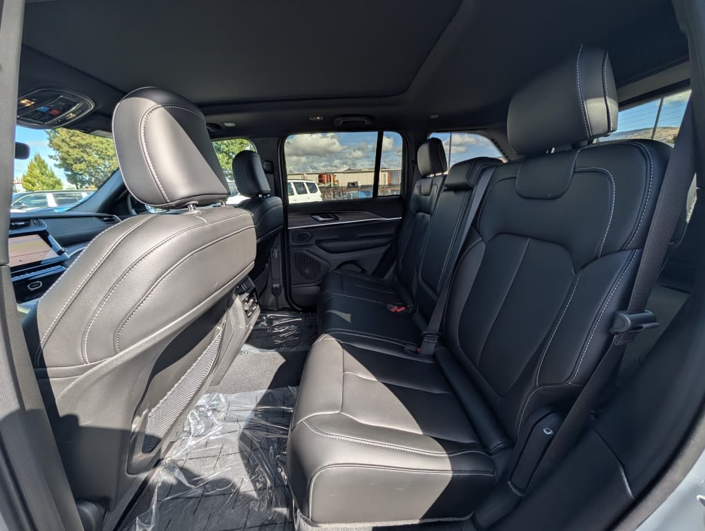 Thumbnail: 2026 Jeep Grand Cherokee - 28