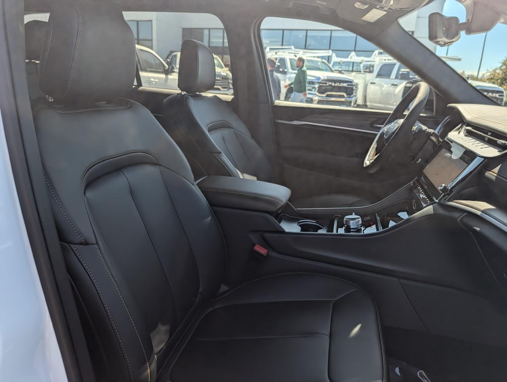Thumbnail: 2026 Jeep Grand Cherokee - 9