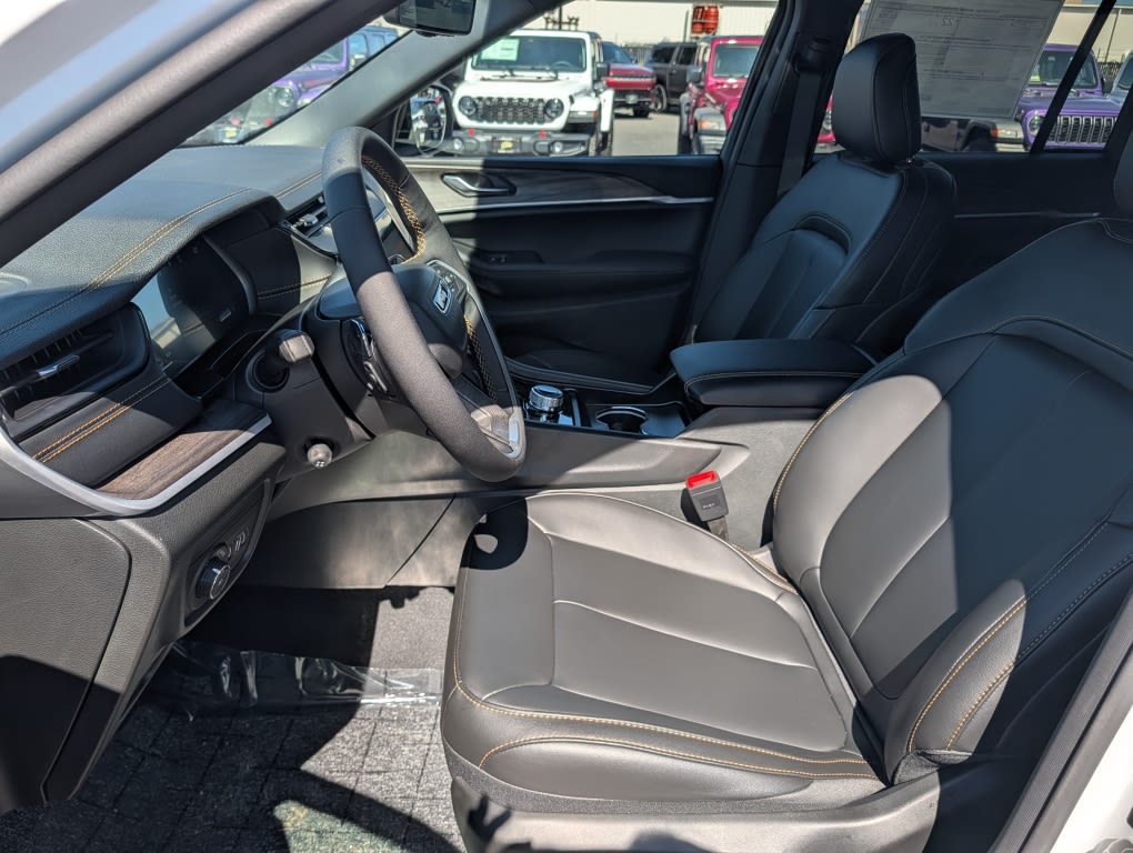 Thumbnail: 2026 Jeep Grand Cherokee - 10