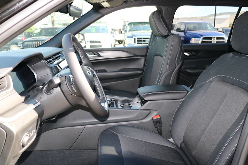 Thumbnail: 2026 Jeep Grand Cherokee L - 9