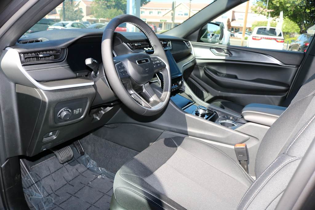 Thumbnail: 2026 Jeep Grand Cherokee L - 2
