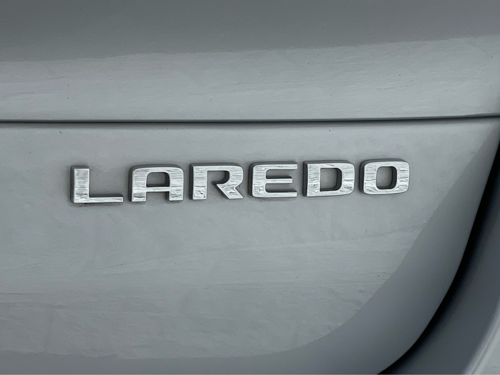 2022 Jeep Grand Cherokee L Laredo 19