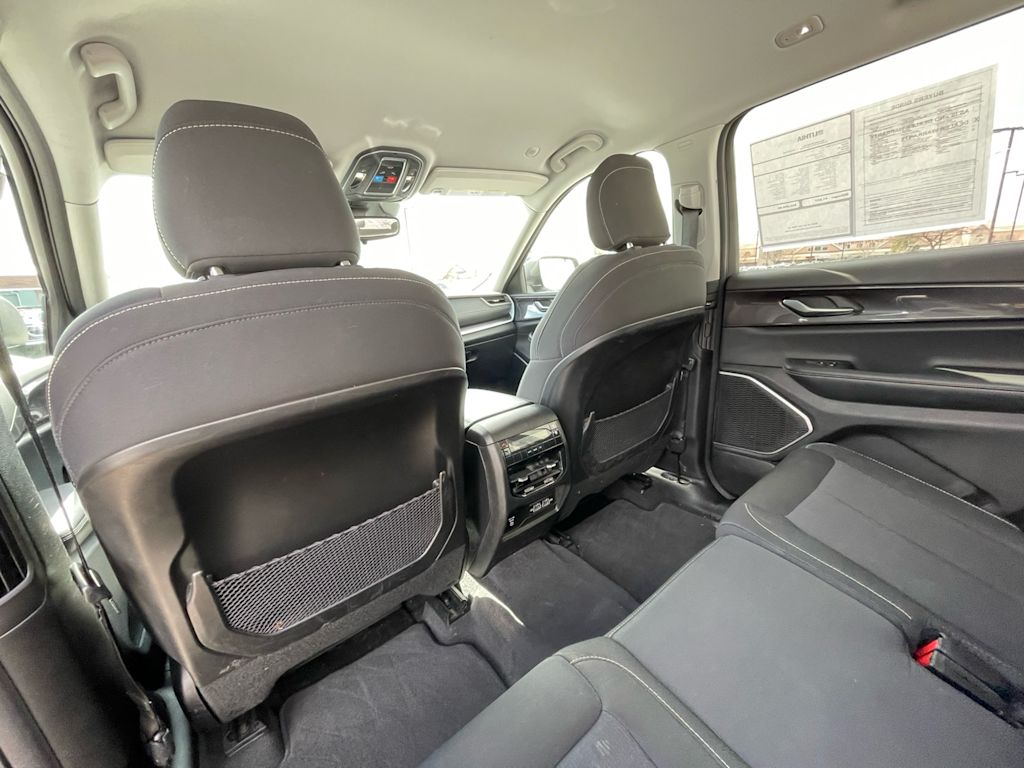 2022 Jeep Grand Cherokee L Laredo 13