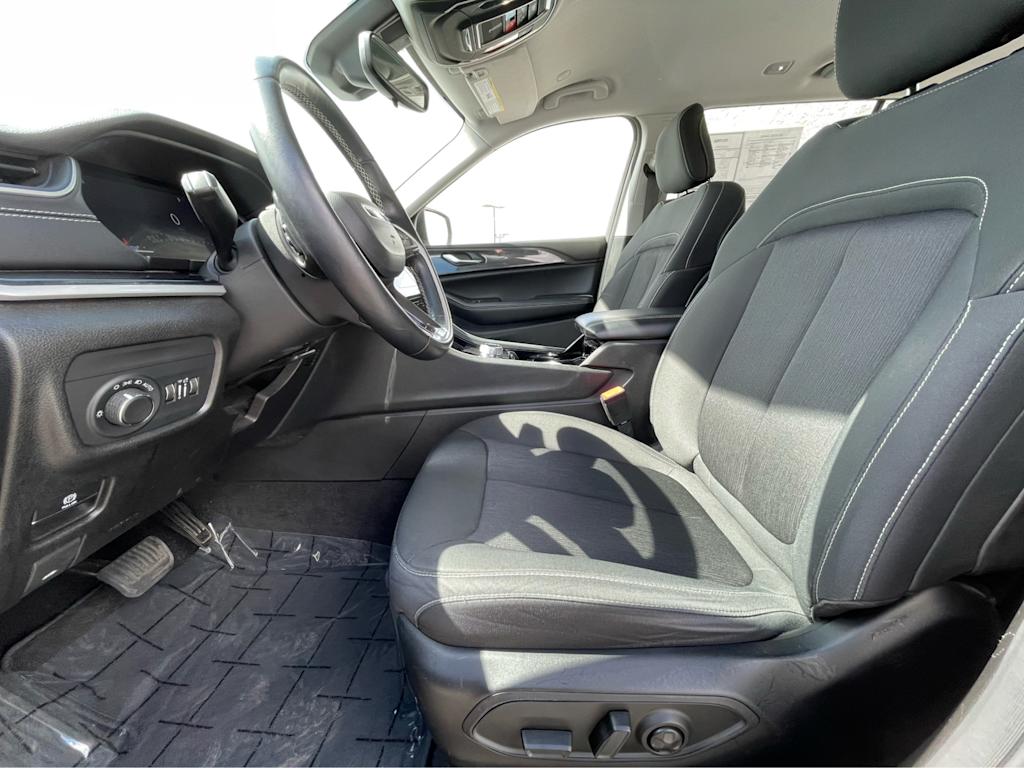 2022 Jeep Grand Cherokee L Laredo 11
