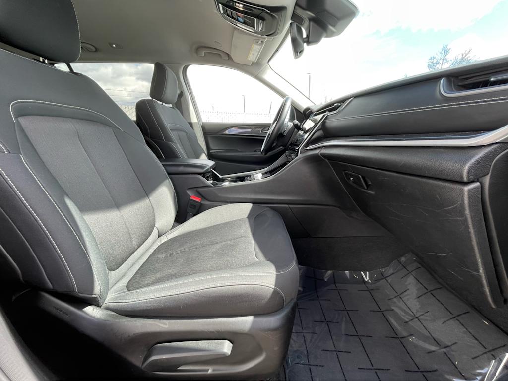 2022 Jeep Grand Cherokee L Laredo 12