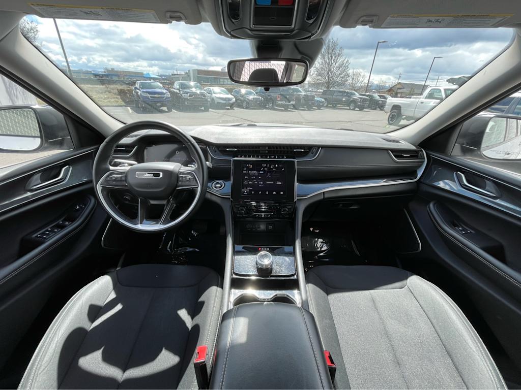 2022 Jeep Grand Cherokee L Laredo 10