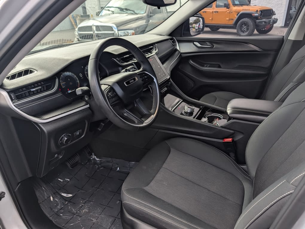 Thumbnail: 2023 Jeep Grand Cherokee L - 2