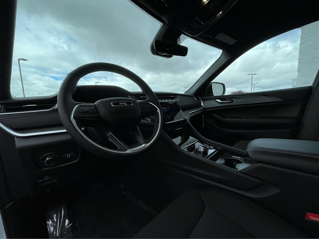 Thumbnail: 2025 Jeep Grand Cherokee L - 2