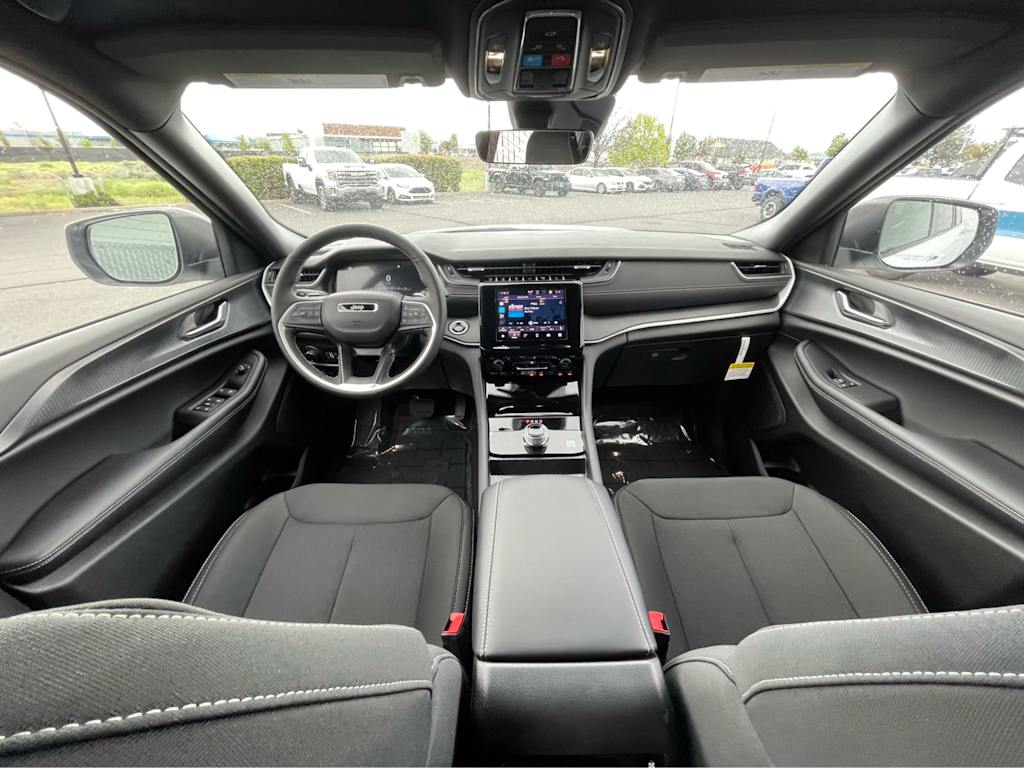 Thumbnail: 2025 Jeep Grand Cherokee L - 8