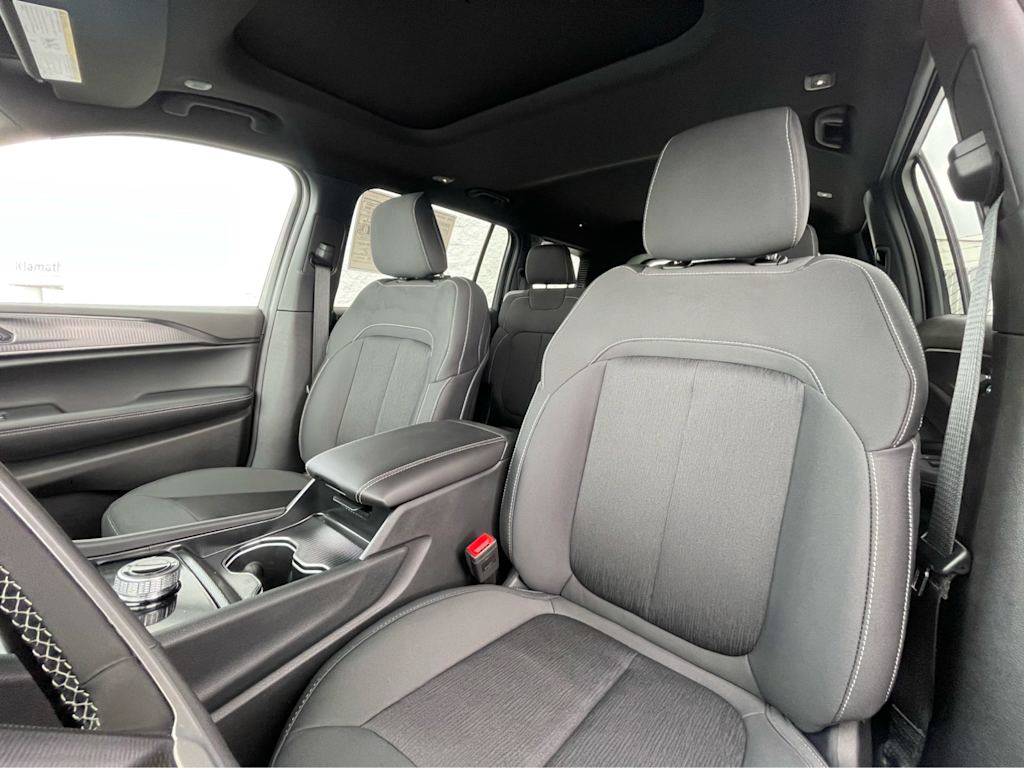 Thumbnail: 2025 Jeep Grand Cherokee L - 9