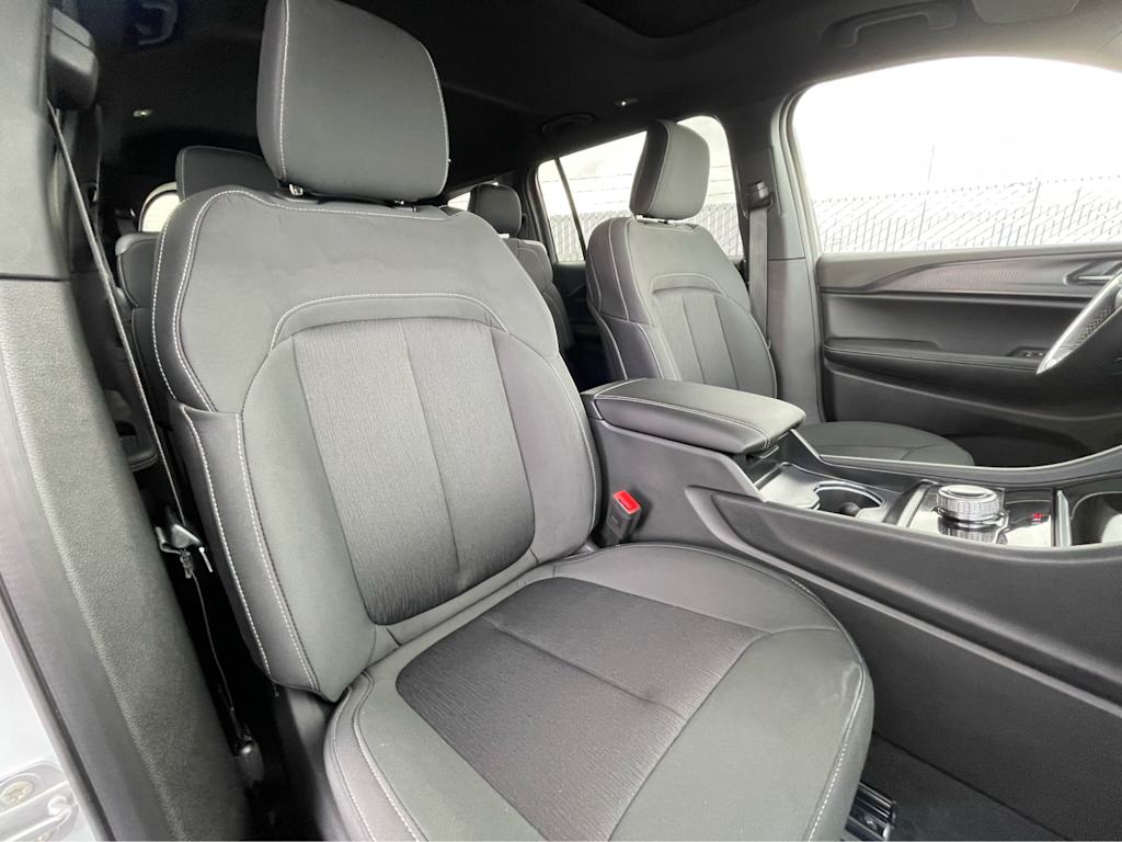 Thumbnail: 2025 Jeep Grand Cherokee L - 30