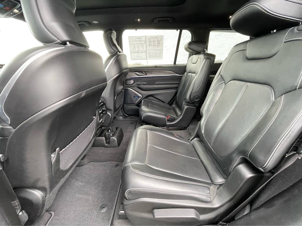 2021 Jeep Grand Cherokee L Overland 16