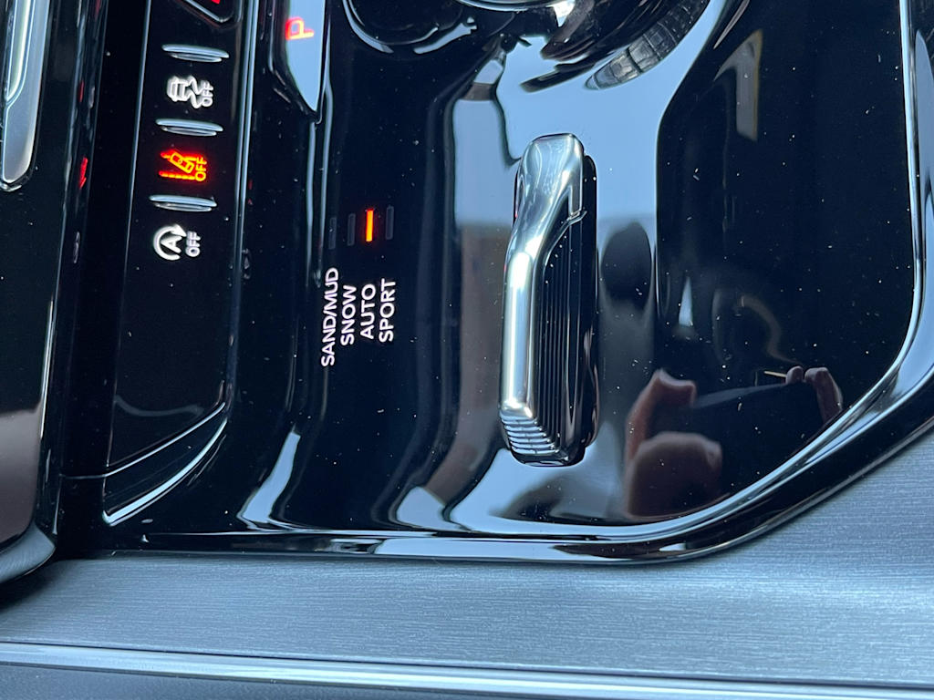 Thumbnail: 2026 Jeep Grand Wagoneer L - 15