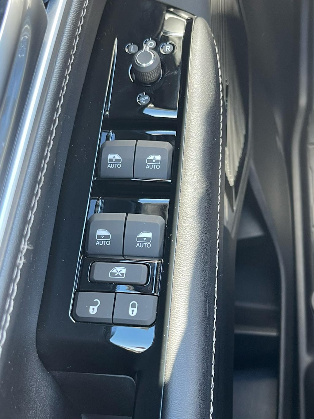 Thumbnail: 2026 Jeep Grand Wagoneer L - 25