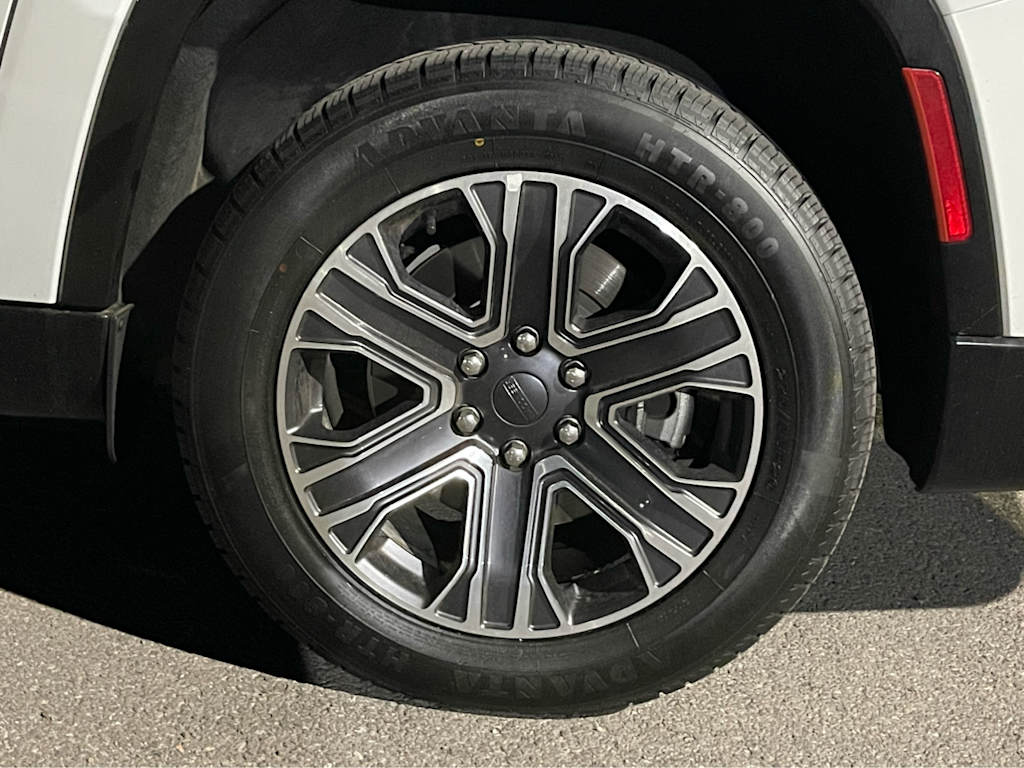 Thumbnail: 2023 Jeep Wagoneer - 6