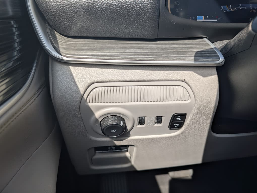 Thumbnail: 2024 Jeep Wagoneer - 24