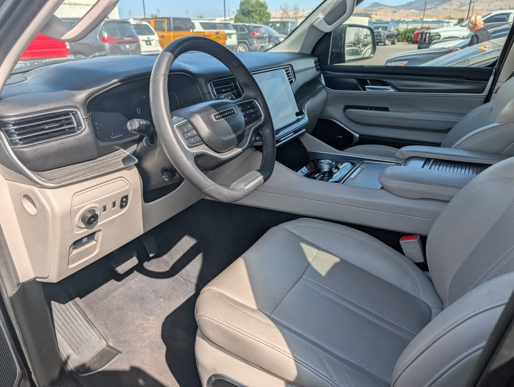 Thumbnail: 2024 Jeep Wagoneer - 12