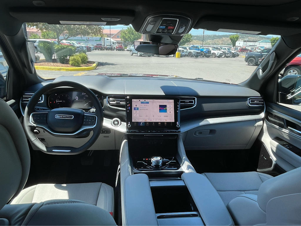 Thumbnail: 2026 Jeep Grand Wagoneer L - 9