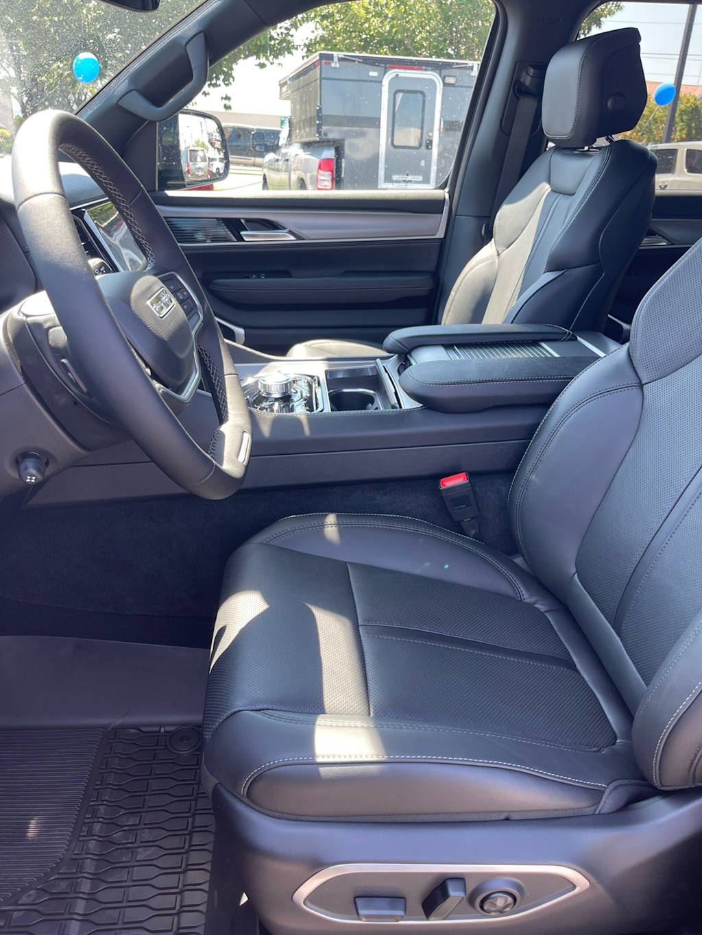 Thumbnail: 2026 Jeep Grand Wagoneer - 8