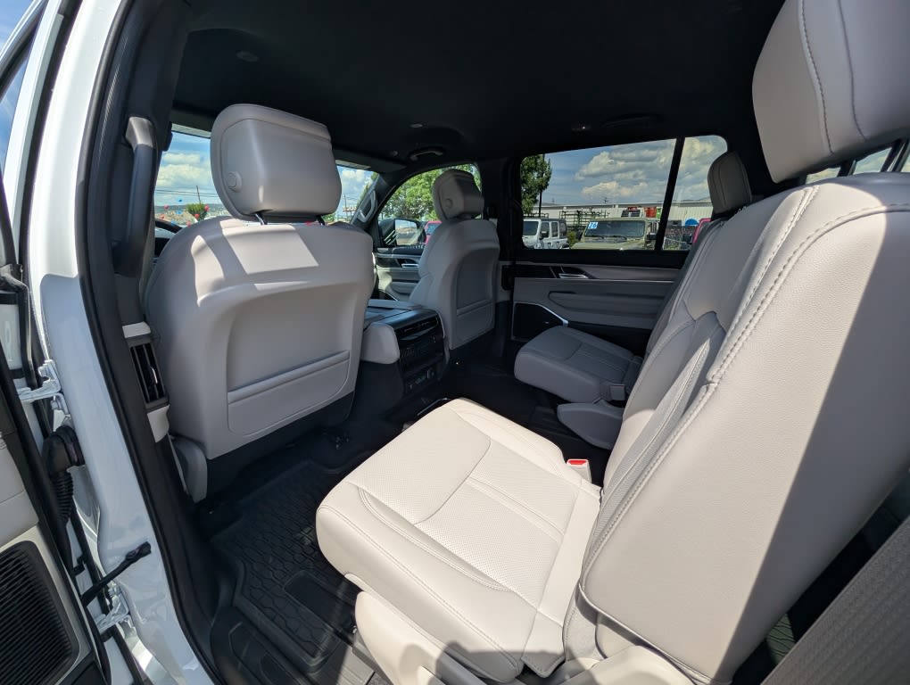 Thumbnail: 2026 Jeep Grand Wagoneer - 27
