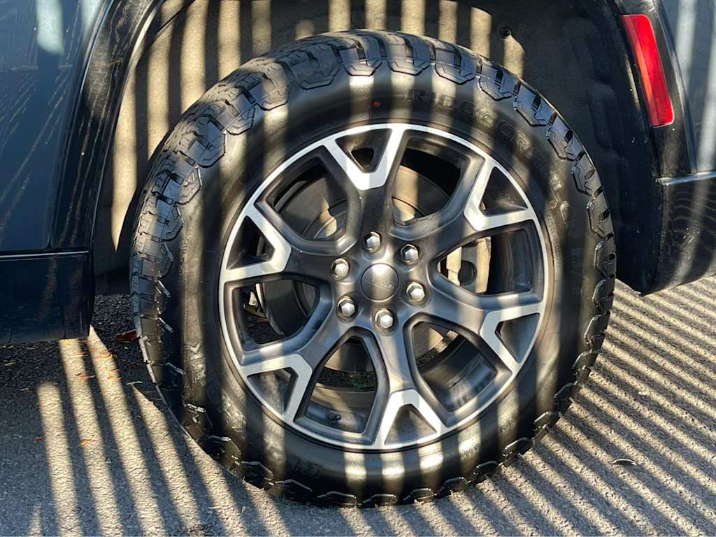 Thumbnail: 2023 Jeep Wagoneer - 7