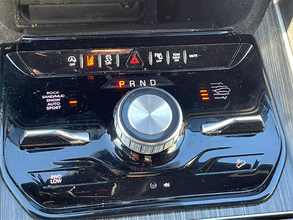 Thumbnail: 2023 Jeep Wagoneer - 20