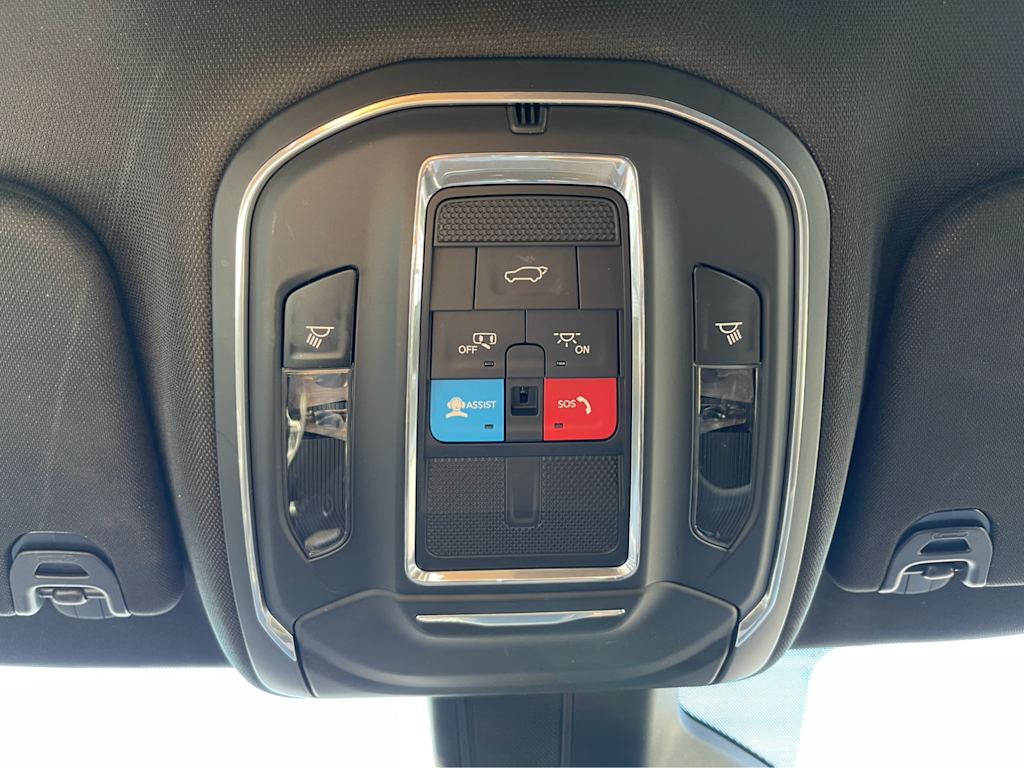 Thumbnail: 2023 Jeep Wagoneer - 23