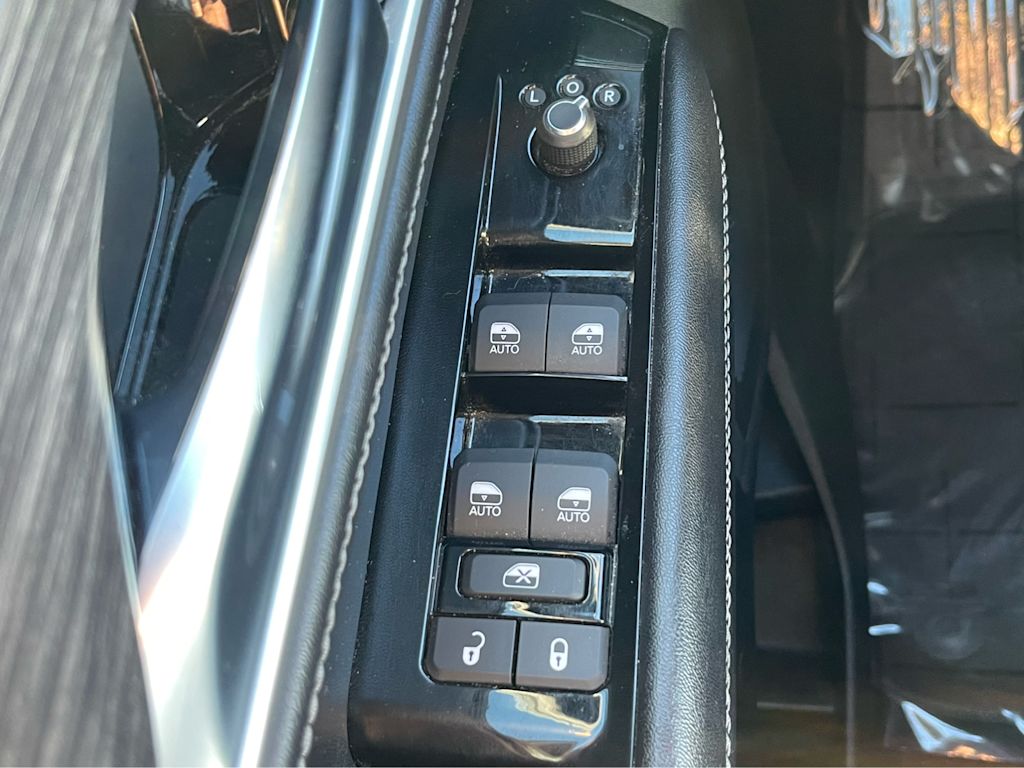 Thumbnail: 2023 Jeep Wagoneer - 22