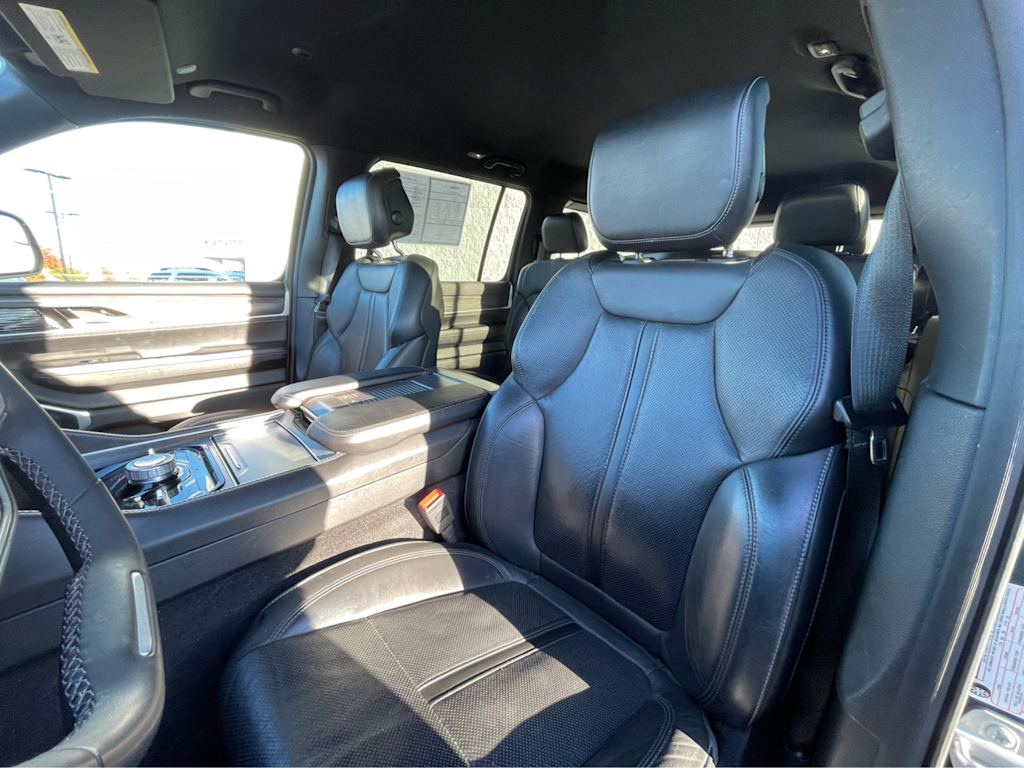 Thumbnail: 2023 Jeep Wagoneer - 9