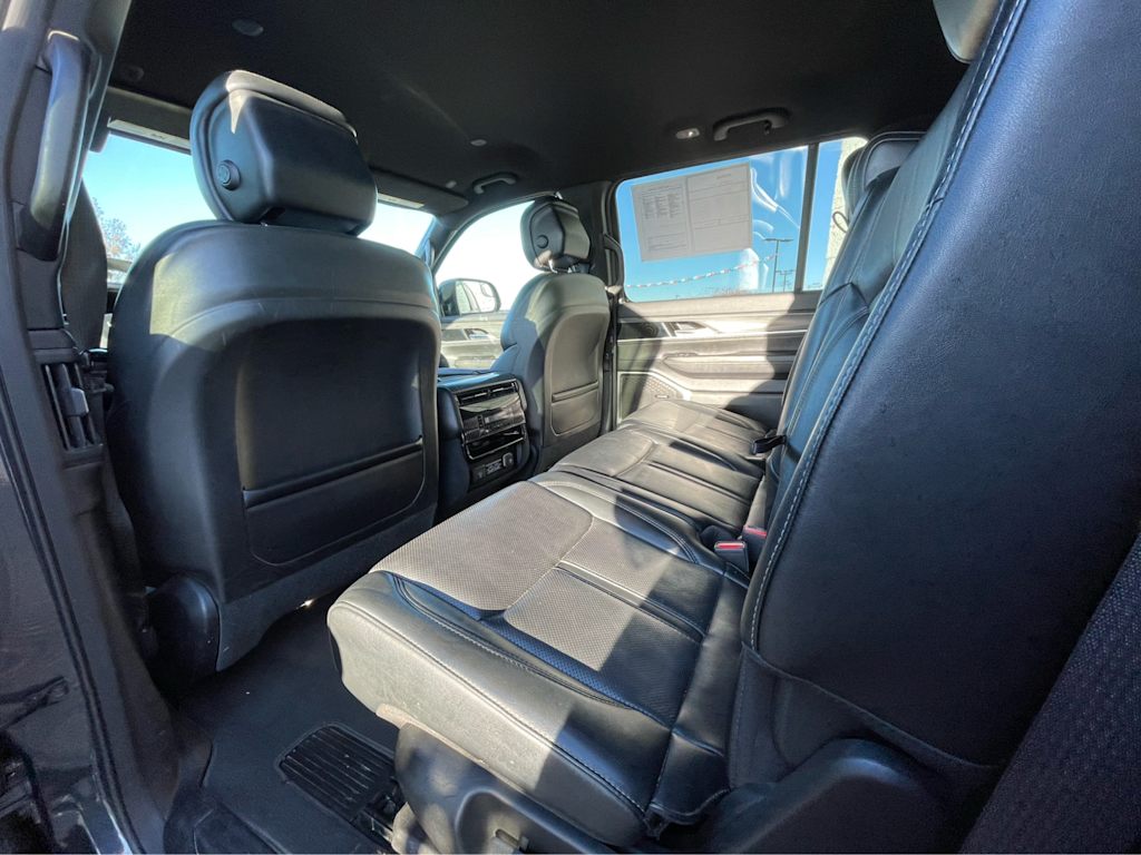 Thumbnail: 2023 Jeep Wagoneer - 11