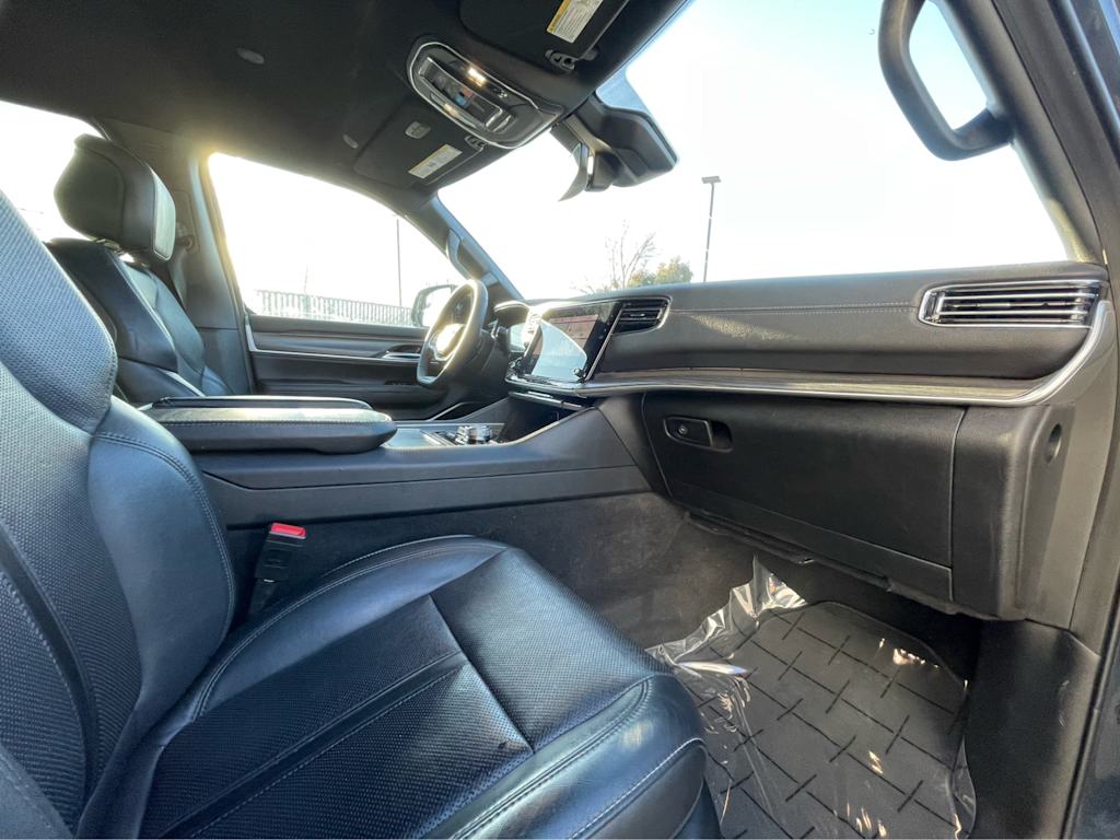 Thumbnail: 2023 Jeep Wagoneer - 28