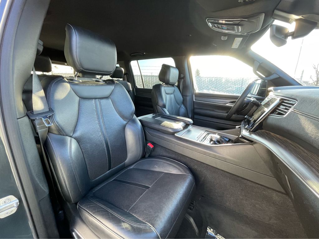 Thumbnail: 2023 Jeep Wagoneer - 29