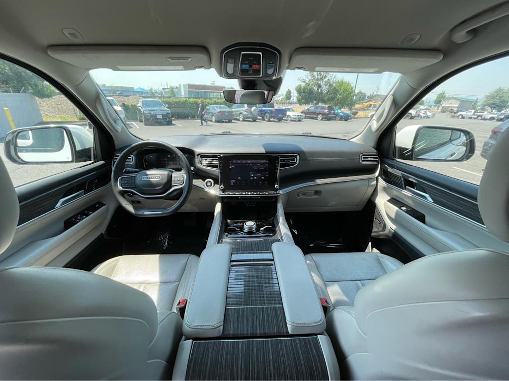 Thumbnail: 2022 Jeep Wagoneer - 8