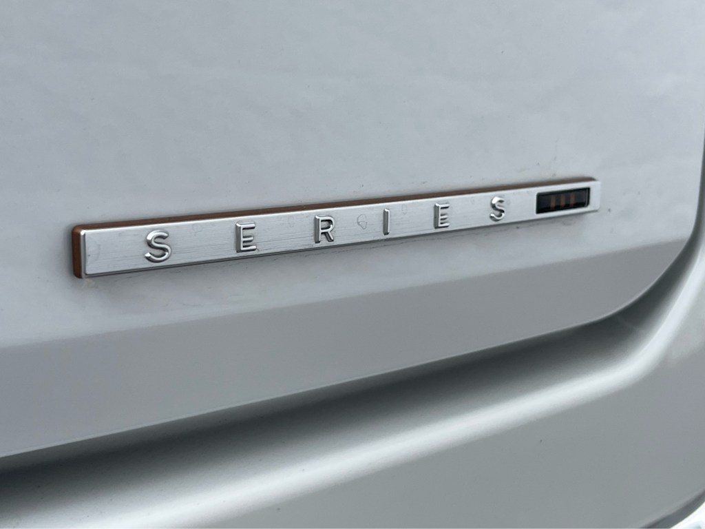 Thumbnail: 2022 Jeep Grand Wagoneer - 19