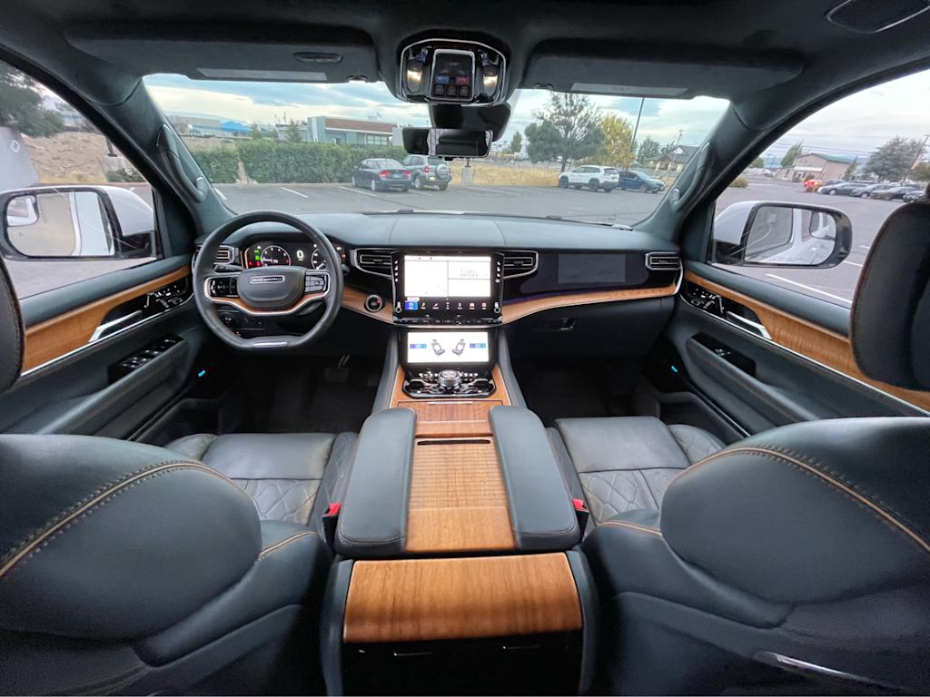 Thumbnail: 2022 Jeep Grand Wagoneer - 8