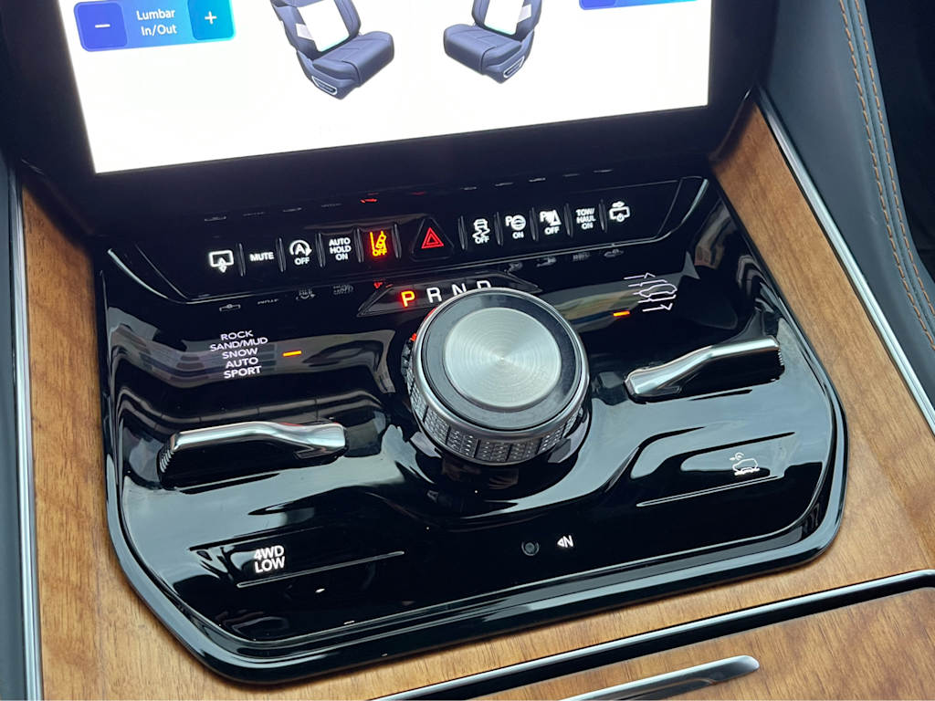 Thumbnail: 2022 Jeep Grand Wagoneer - 21