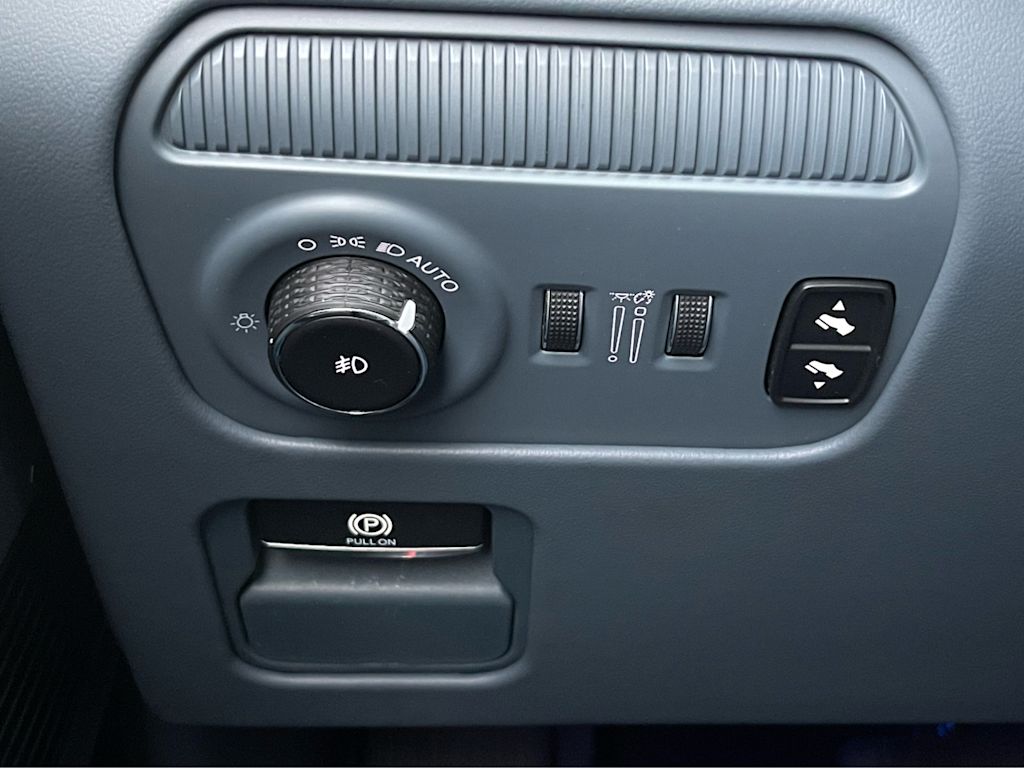 Thumbnail: 2022 Jeep Grand Wagoneer - 22