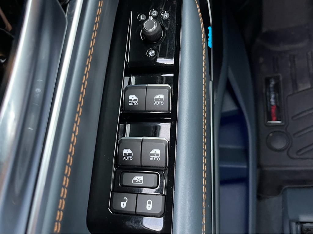 Thumbnail: 2022 Jeep Grand Wagoneer - 23