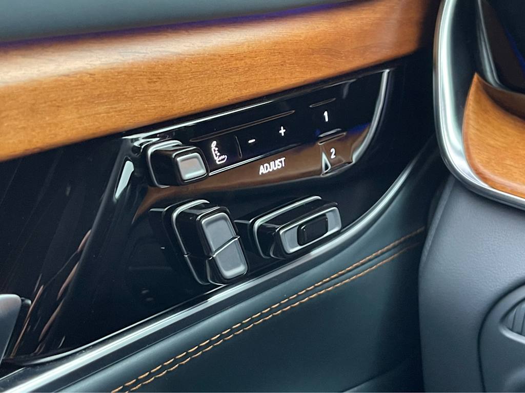 Thumbnail: 2022 Jeep Grand Wagoneer - 24