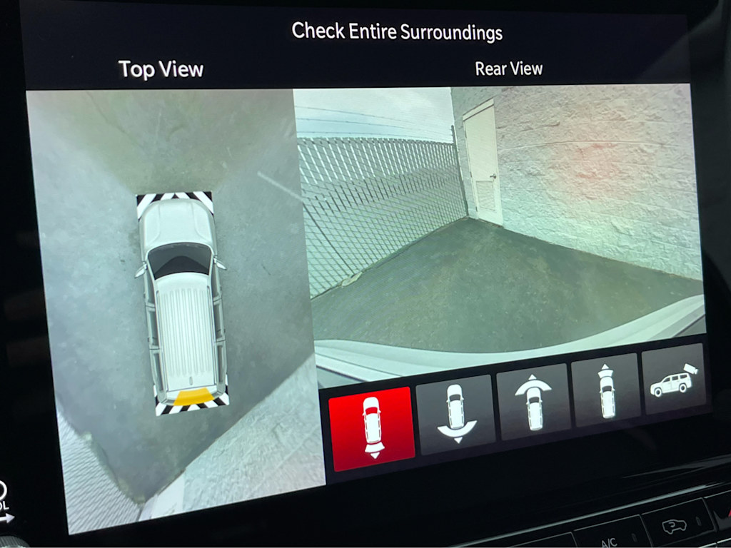 Thumbnail: 2022 Jeep Grand Wagoneer - 25