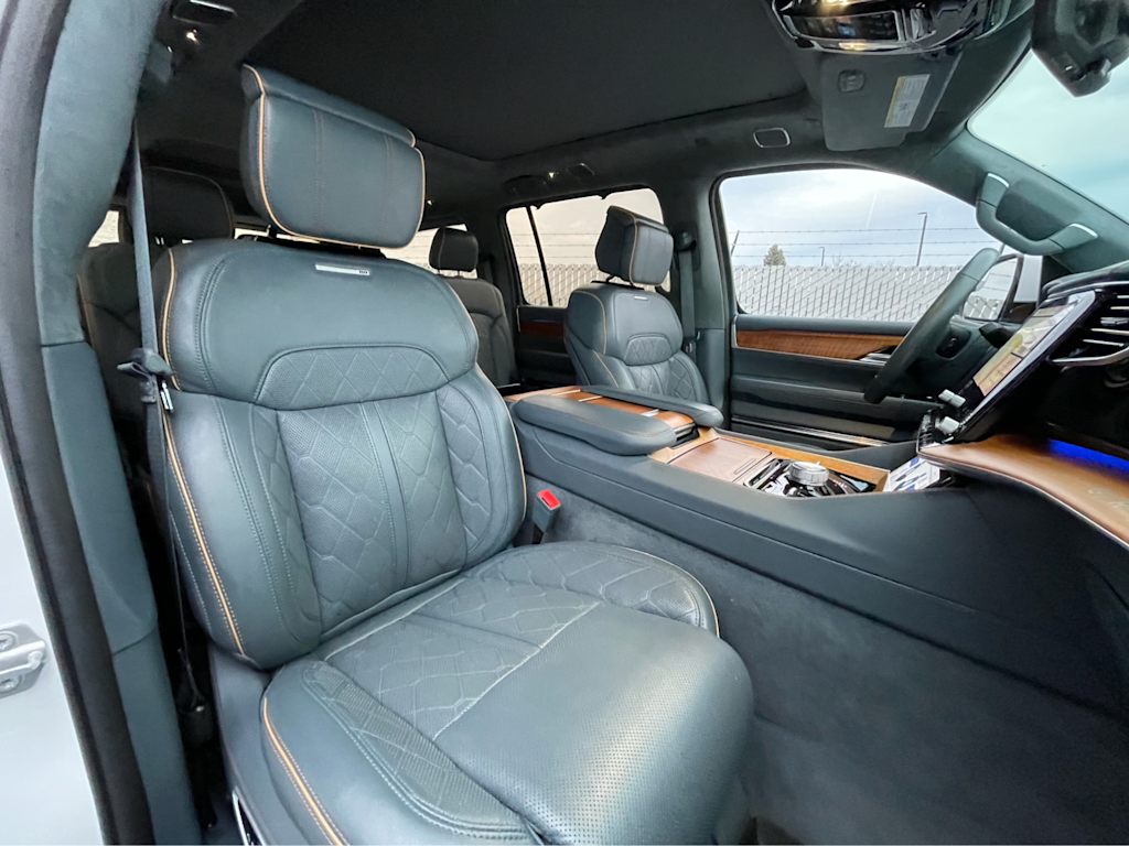 Thumbnail: 2022 Jeep Grand Wagoneer - 30