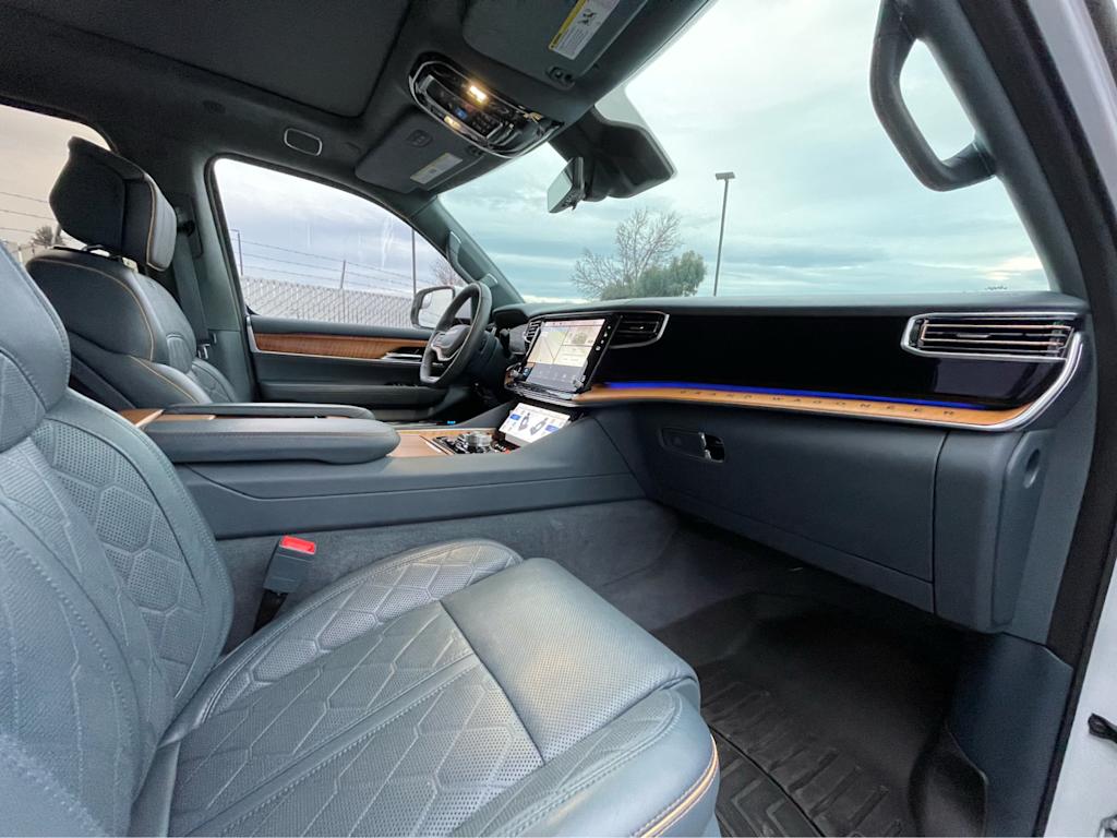 Thumbnail: 2022 Jeep Grand Wagoneer - 29